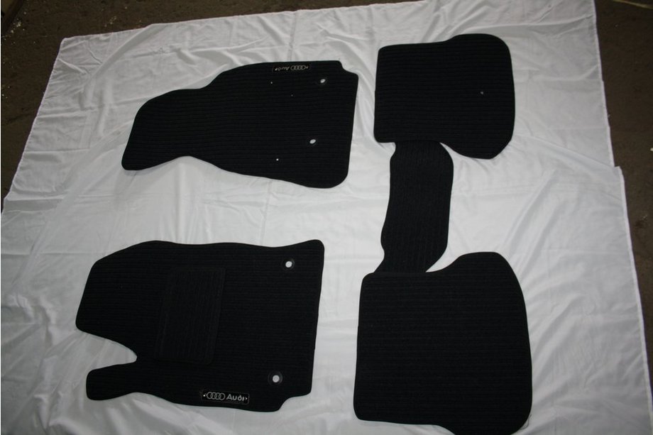 Audi Q7 2005-2015 Textil Fußmatten (Corona) Image