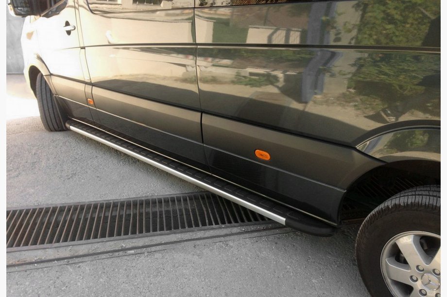 Mercedes Sprinter W907/W910 2018- Trittbretter Duru (2 Stk., Aluminium) Lang/ExtraLang Image