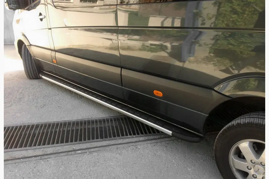 Mercedes Sprinter W907/W910 2018- Trittbretter Duru (2 Stk., Aluminium) Image