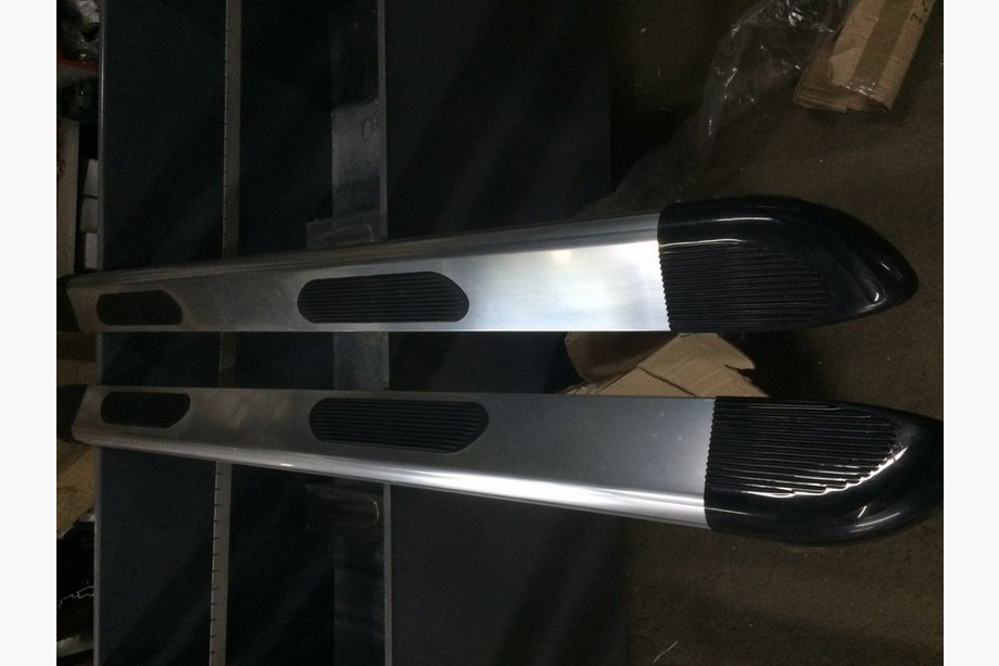 Opel Vivaro 2001–2015 Sale !!! Seitenschweller JAWS (2 Stk, Aluminium) Image
