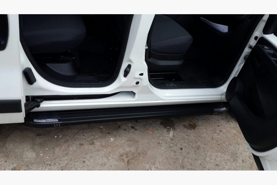 Peugeot Bipper 2008-2017 Seitenschweller Mostu Black (2 Stk, Aluminiumprofil) Foto 4