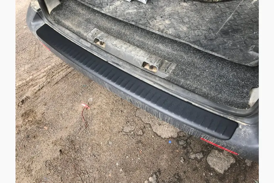 Volkswagen T5 Multivan 2003–2010 Heckstoßstangenschutz mit Kante (ABS-Kunststoff) Matt Foto 2