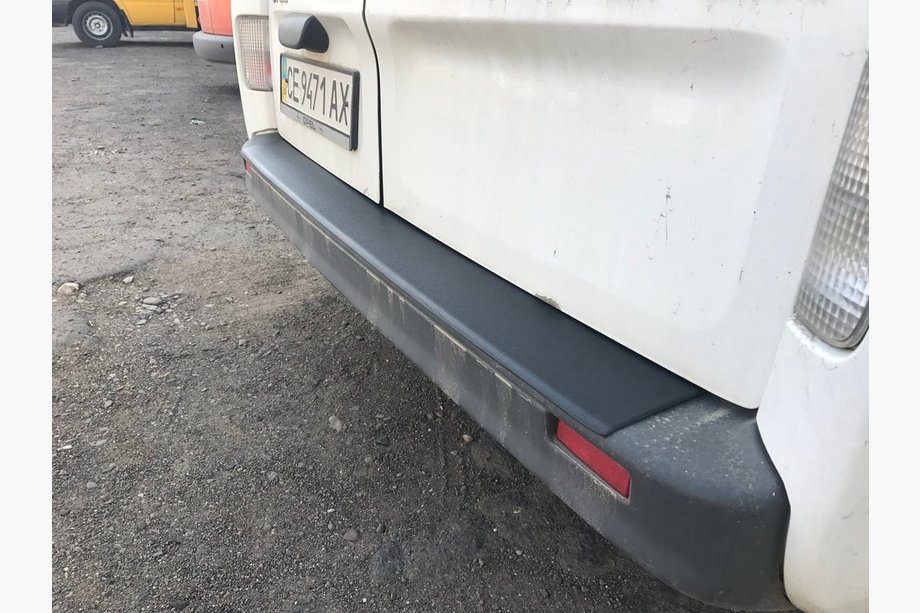 Renault Trafic 2001–2015 Heckstoßstangenabdeckung DDU (ABS) Foto 4