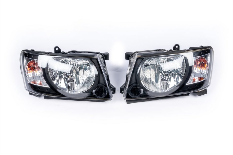 Nissan Patrol Y61 1997-2011 Frontscheinwerfer Safari Black (2004-2008, 2Stk) Image