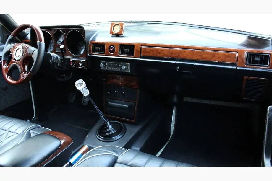 GAZ-24 1970-1992 Armaturenbrett Abdeckungen (Hartman) Image