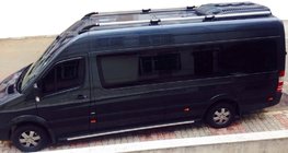Volkswagen Crafter 2006-2016 Dachreling Shark (schwarze Fuesse, Aluminium) Foto 1