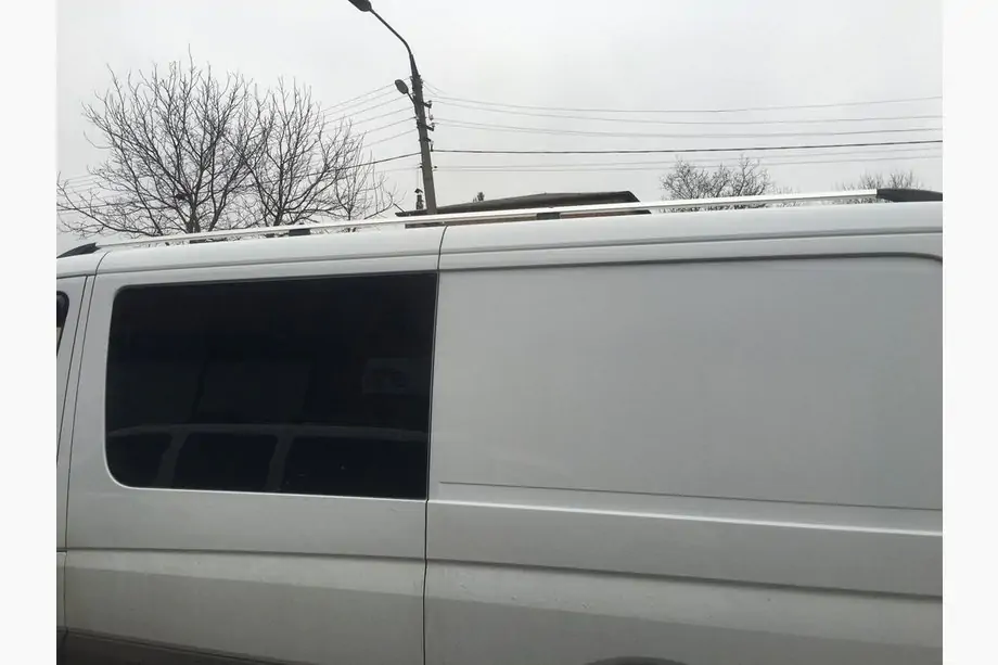 Mercedes Sprinter W907/W910 2018- Dachrelinge DD 340 cm, Chrom, Gusseisenfuß Foto 2