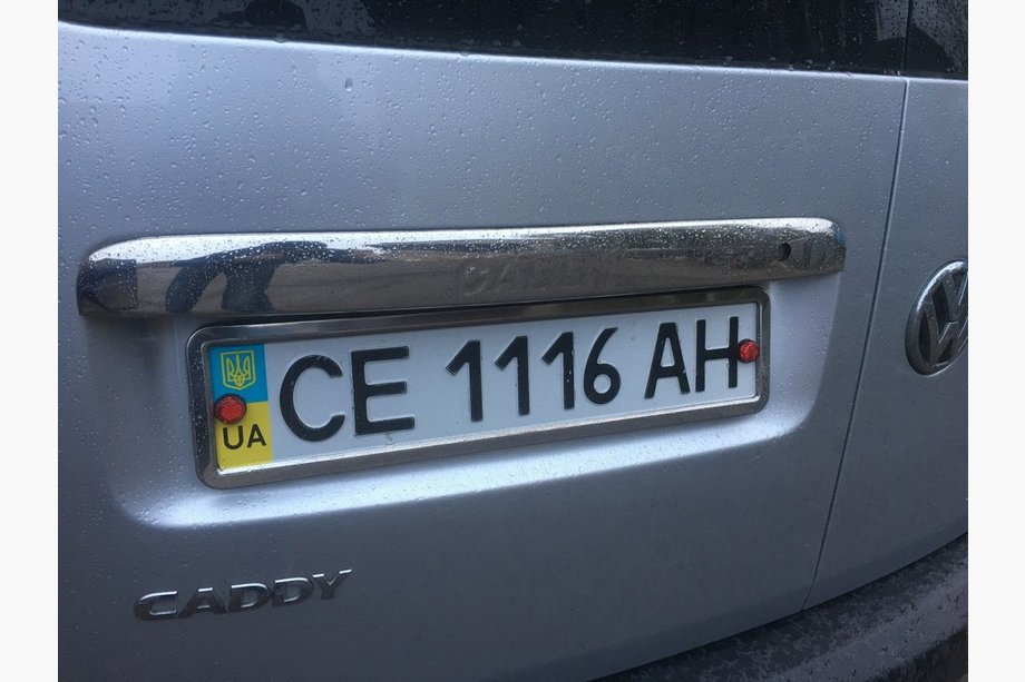 Volkswagen Caddy 2010-2015 Chromleiste über dem Kennzeichen (2-türig, Edelstahl) Ohne Schriftzug, Carmos - Türkischer Stahl Foto 4