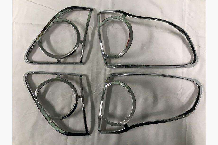 Toyota Corolla 2007-2013 Chrom Blenden für Rückleuchten (2 Stk., Kunststoff) Image