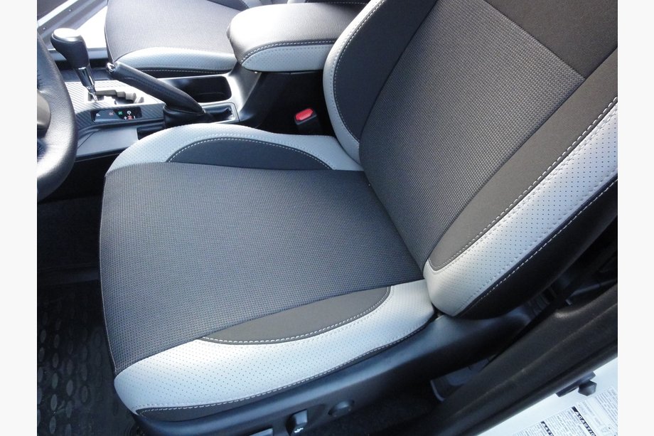 Toyota Rav 4 2013-2018 Autositzbezüge (Kunstleder↗Stoff, Premium) Foto 11