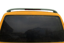 Volkswagen T4 Caravelle/Multivan 1990–2003 Dachspoiler mit Bremslicht Isikli (grundiert zum Lackieren) Foto 1