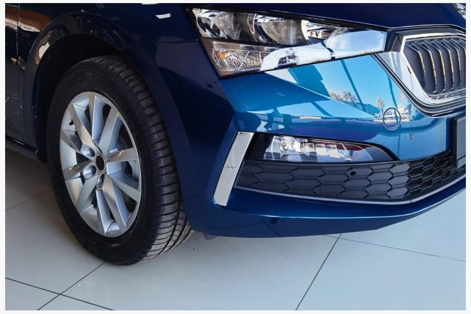 Skoda Scala 2018- Chrom Blenden für Nebelscheinwerfer (2 Stk, Edelstahl) Image