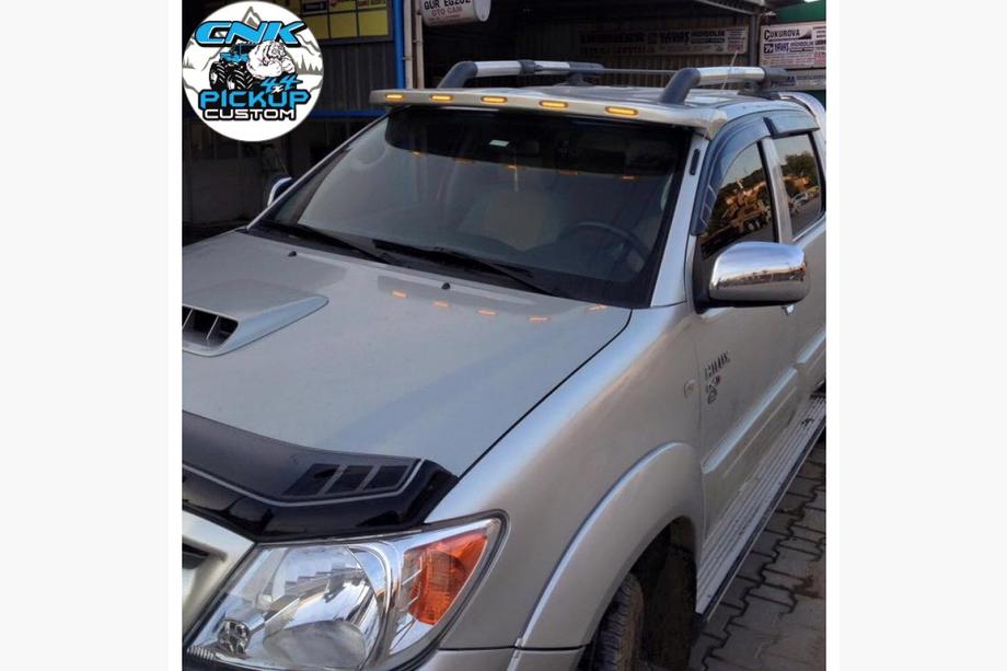 Toyota Hilux 2015- Windschutzscheibenblende (Meliset LED) Foto 1