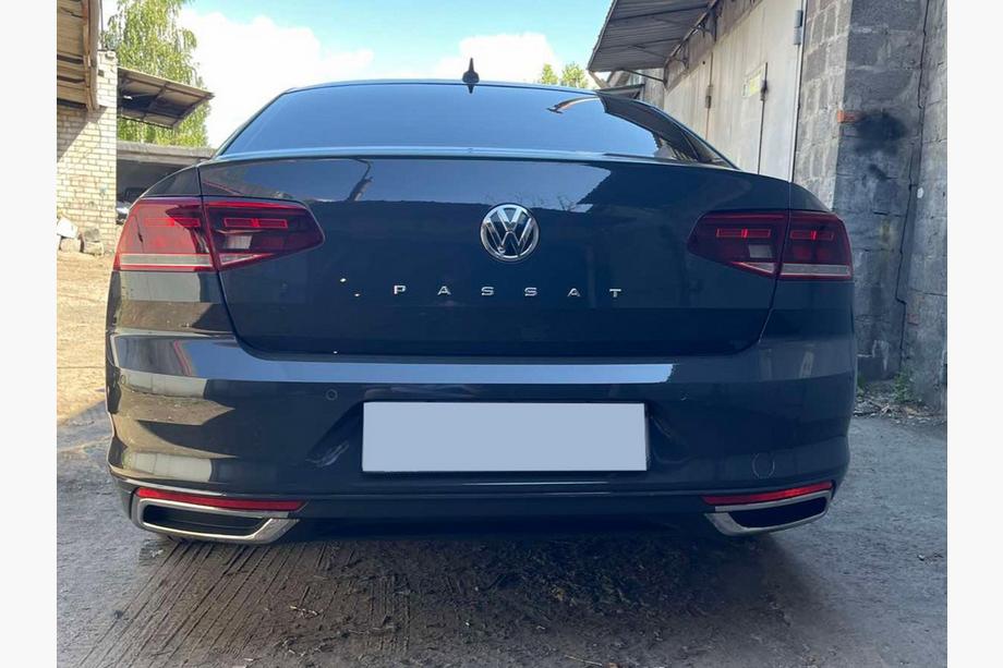 Volkswagen Passat B8 2015-2023 Auspuffblenden V2 SD/SW (2019+, 3 Stk, Edelstahl) Foto 1