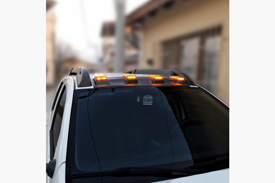 Renault Duster 2018-2024 Windschutzscheibenblende V2 (LED) Foto 5