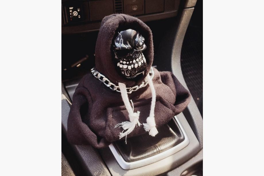 Schaltknaufhülle Hoodie-Style (Schwarz, weiße Kordel) Foto 5