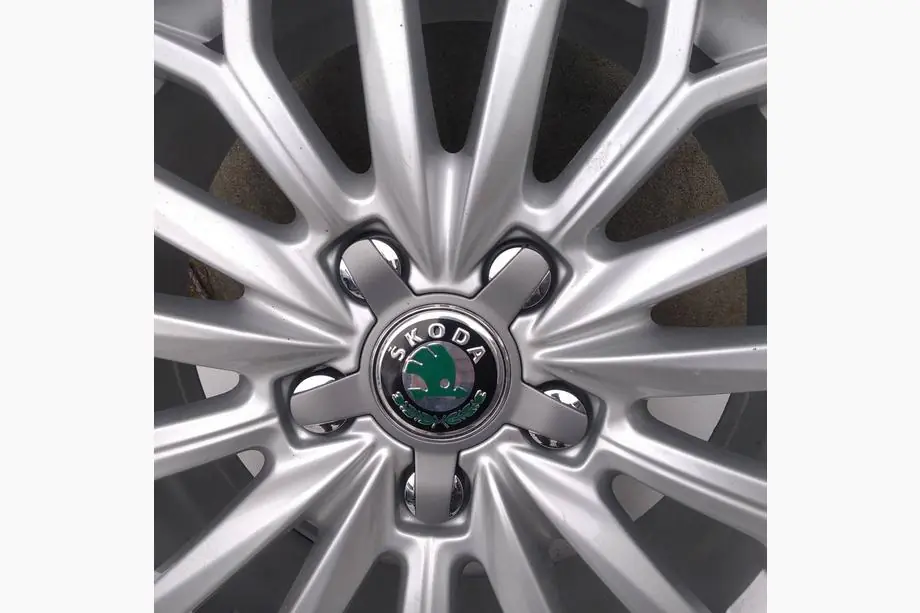 Skoda Felgenaufkleber 56mm J1009 (4 Stk) Image