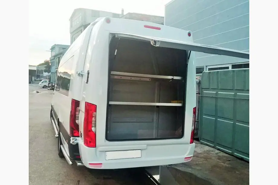 Mercedes Sprinter W907/W910 2018- Dachträger (hohes Dach) Foto 1