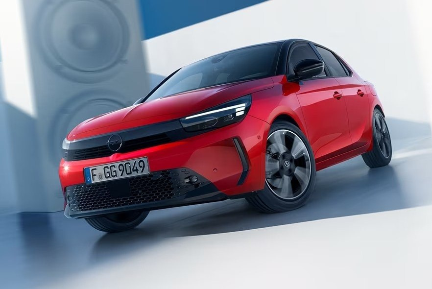 Rennsport-Styling-Modifikation des kompakten Schrägheckmodells Opel Corsa F