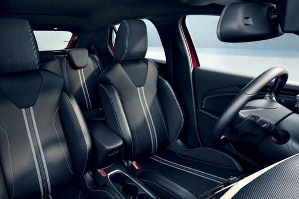 Rennsport-Styling-Modifikation des kompakten Schrägheckmodells Opel Corsa F Foto 5