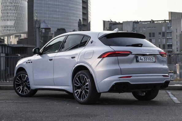Sport-Cross-Maserati Grecale mit Allradantrieb Foto 5