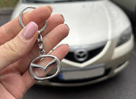 Mazda Metallschlüsselanhänger mit Mazda Logo Foto 1