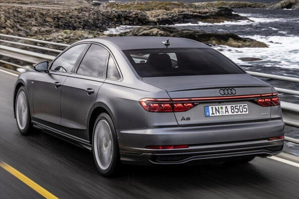 Testbericht zur aktualisierten Allradlimousine Audi A8 Foto 3