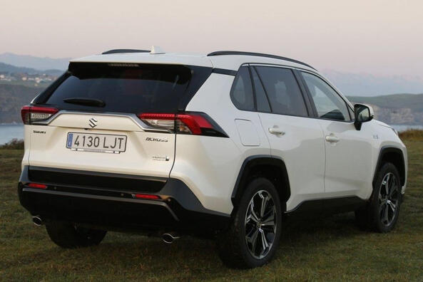 Übersicht über den Suzuki Across Hybrid-Allrad-Crossover Foto 4