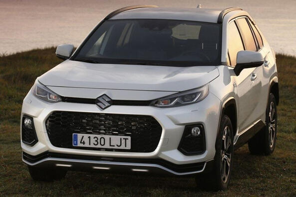 Übersicht über den Suzuki Across Hybrid-Allrad-Crossover Foto 1