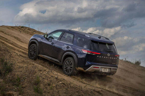 Testbericht zur fünften Generation des Nissan Pathfinder SUV Foto 4