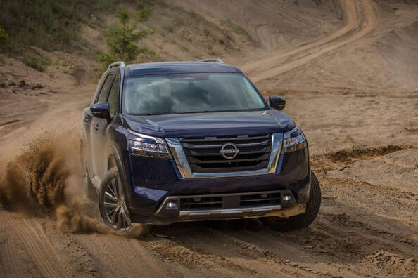 Testbericht zur fünften Generation des Nissan Pathfinder SUV Foto 2