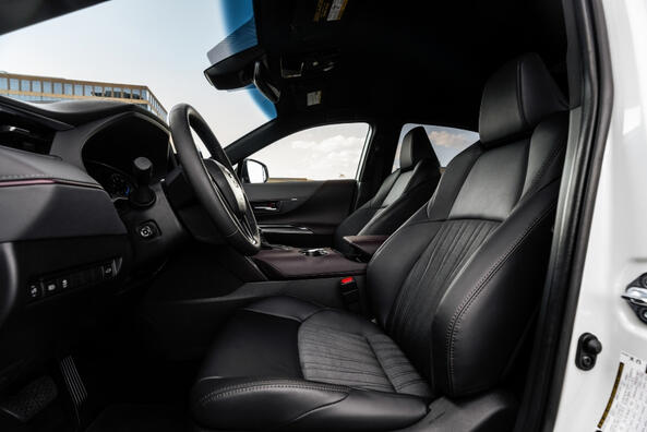 Rückblick auf die zweite Generation des Toyota Venza Crossover Foto 6