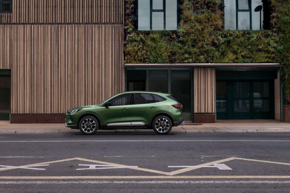 Ford Kuga 2024: aktualisiertes Design und Technologie Foto 3