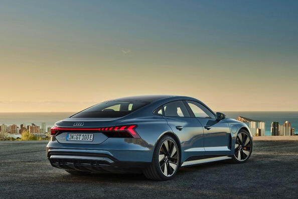 Testbericht zur elektrischen Sportlimousine Audi e-tron GT quattro Foto 2