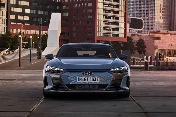 Testbericht zur elektrischen Sportlimousine Audi e-tron GT quattro Foto 4