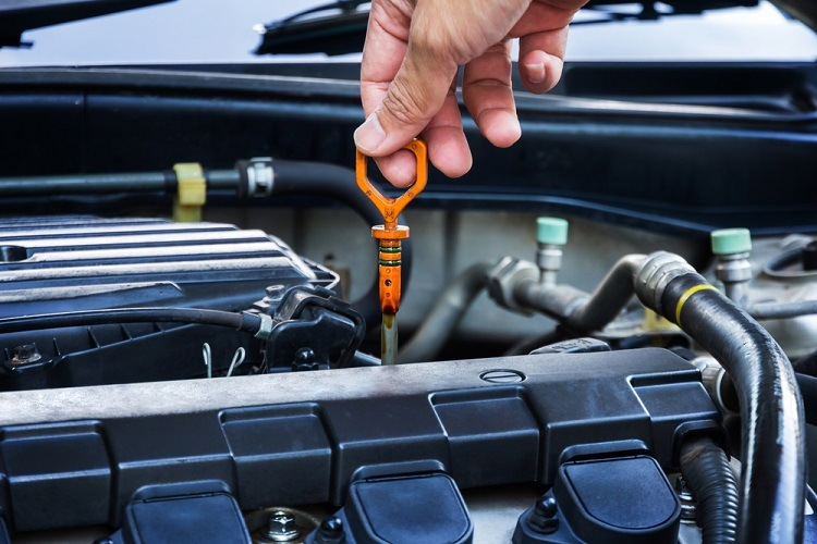 So prüfen Sie den Ölstand im Motor richtig