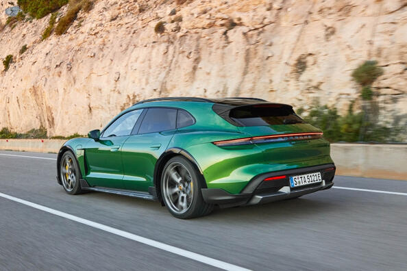 Porsche Taycan Cross Turismo: ein universeller Elektro-Sportwagen Foto 2