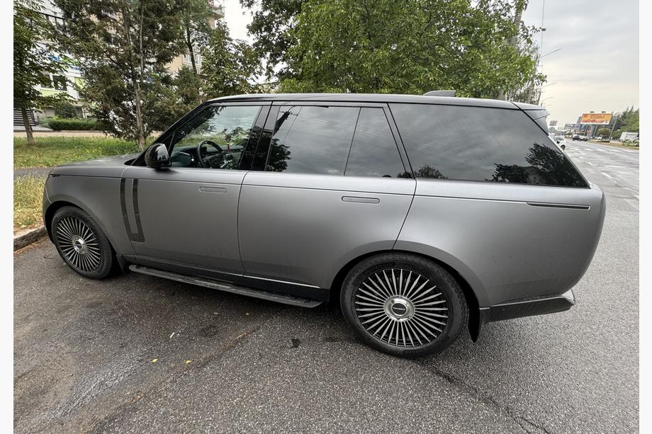 Range Rover V L460 2021- Seitliche Trittbretter Original-Design (für SWB) Foto 1