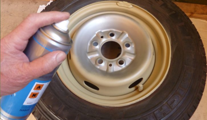 So aktualisieren Sie die Stahlfelgen eines Autos mit Ihren eigenen Händen