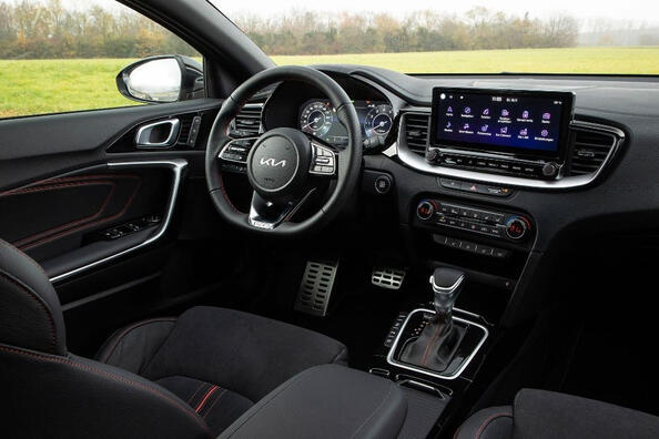 Testbericht zum aktualisierten „aufgeladenen“ Kombi KIA ProCeed GT Foto 6