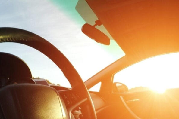 Wie kühlt man den Innenraum eines Autos bei Hitze?