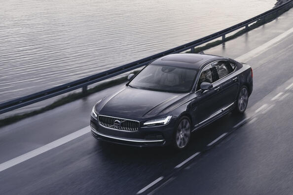 Testbericht zur aktualisierten Premium-Limousine Volvo S90 Foto 2