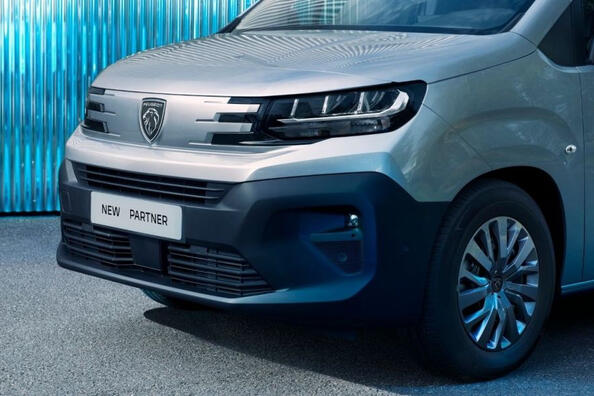 Testbericht zum aktualisierten Transporter Peugeot Partner 2024 Foto 2