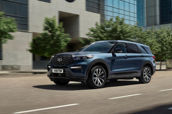 Ford Explorer Hybrid: ein wirtschaftlicher Kompromiss in der Welt der großen Crossover Foto 4