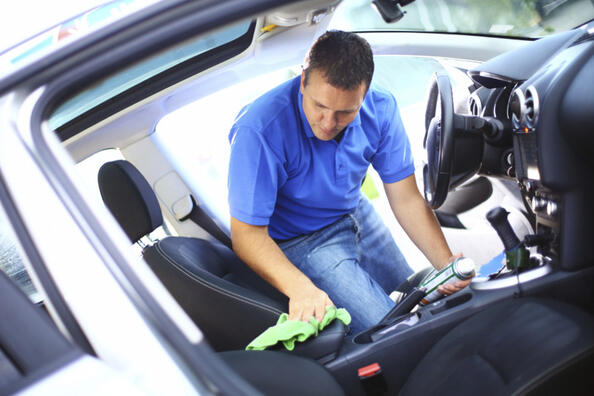 Ein sauberer Innenraum ist der Stolz eines Autobesitzers: Wir entscheiden uns für Autochemikalien Foto 1