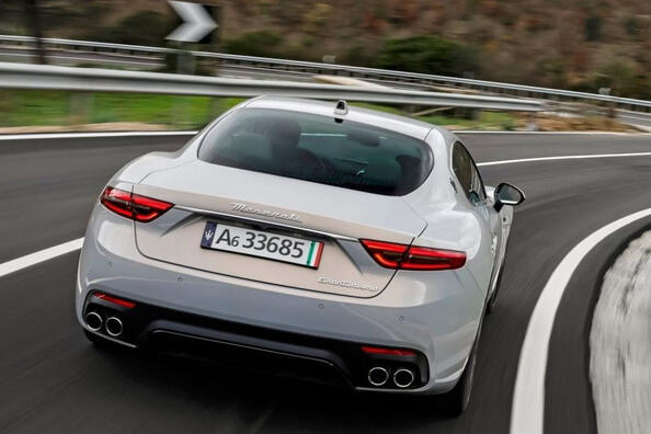 Bewertung des Luxuscoupés Maserati GranTurismo der zweiten Generation Foto 4