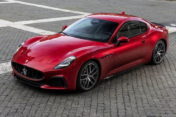 Bewertung des Luxuscoupés Maserati GranTurismo der zweiten Generation Foto 1