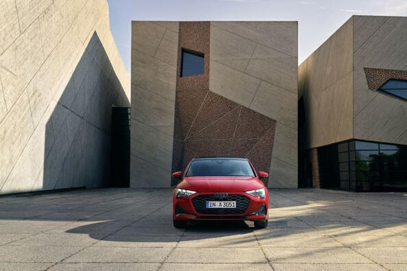 Aktualisierte Audi A3 Limousine 2024: die Weiterentwicklung von Stil und Technologie Foto 2