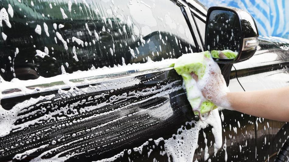 Ist es möglich, das Auto mit Haushaltsprodukten zu waschen?