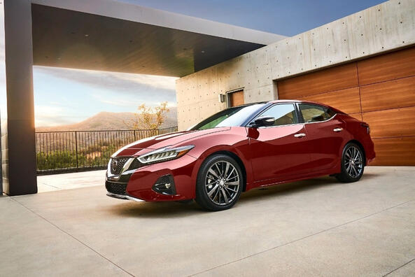 Ein Test der komfortablen und eleganten Limousine Nissan Maxima Foto 1